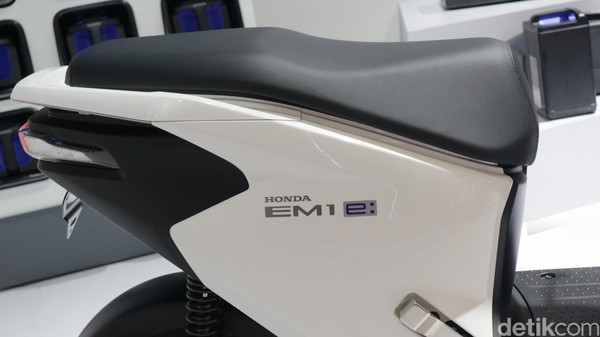 Scoopy Prestige White